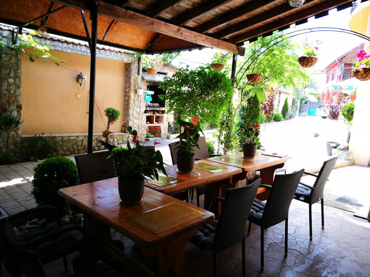 Pensiunea Remus Hotel Novaci-Straini Ngoại thất bức ảnh