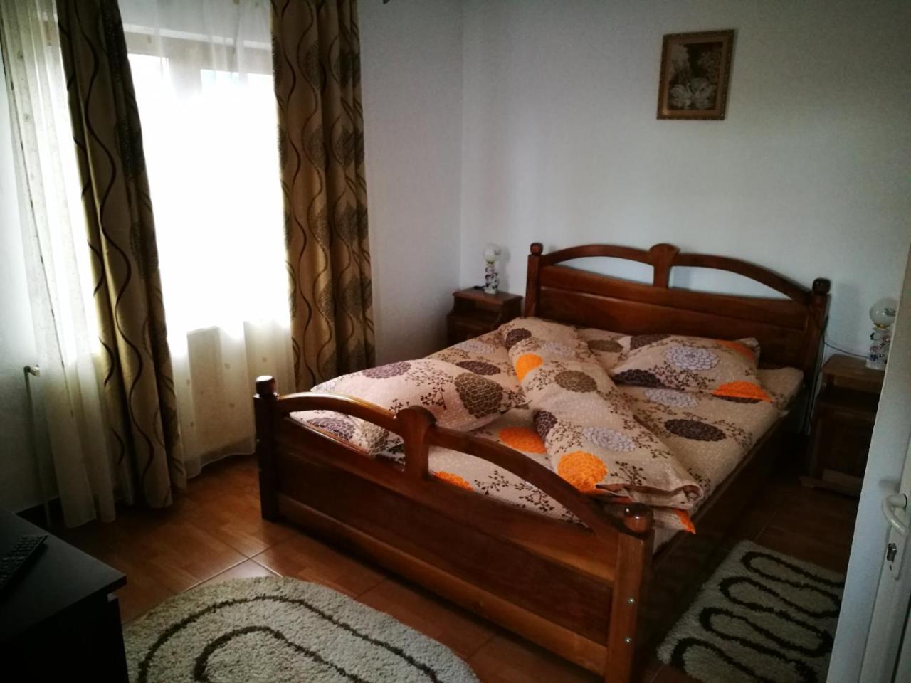 Pensiunea Remus Hotel Novaci-Straini Ngoại thất bức ảnh